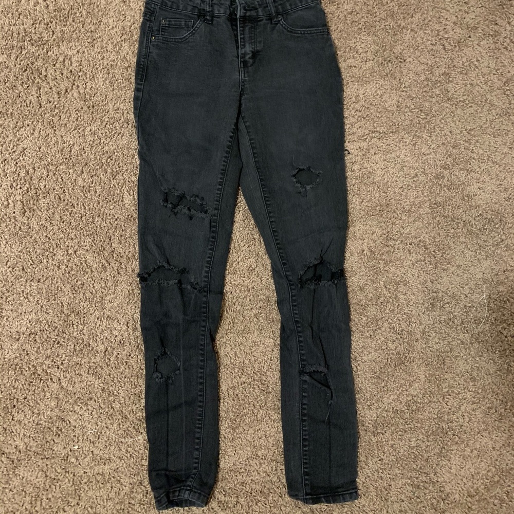Life in progress black ripped jeans pacusn